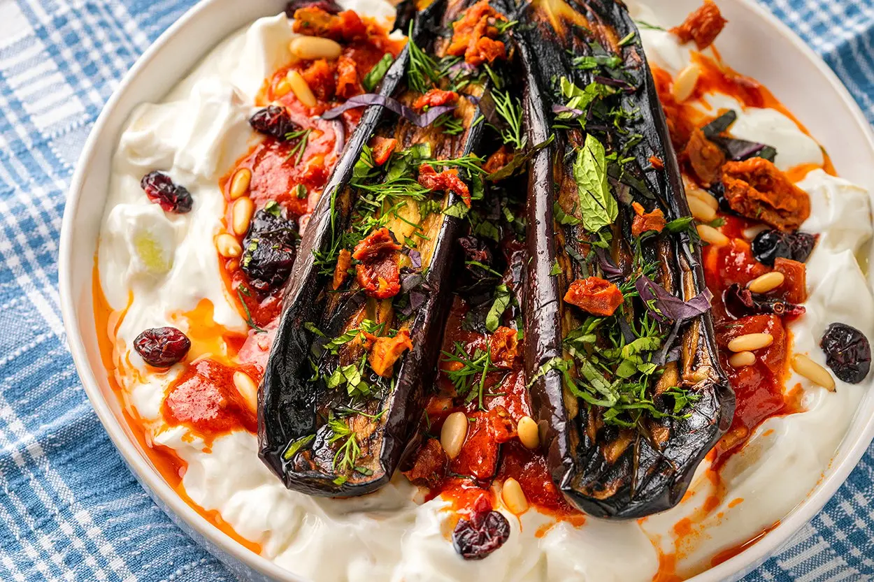 Elma Cacığı ve Közlenmiş Patlıcan Tarifi